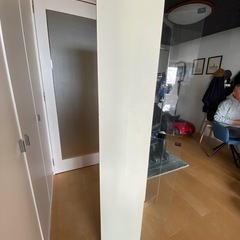 ガラス扉2段収納家具　の画像