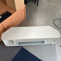 12/25まで店頭商品一部を除き半額クリスマスSALE!!開催中 　イ2512-233 TV台 ローボード キャスター付き ホワイト キズ汚れ有りの画像