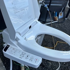 リクシル　シャワートイレ　ウォシュレット　　CW-KB21 2016年製の画像