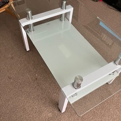 ガラステーブルの画像