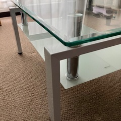 ガラステーブルの画像