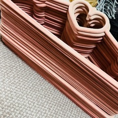 ピンクのハンガー 35本 値段交渉歓迎の画像