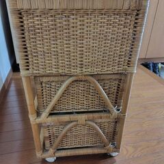 藤の収納タンスの画像