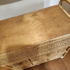 藤の収納タンスの画像