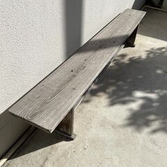 アンティーク　レトロ　木のベンチの画像