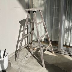 アンティーク　レトロ　はしごの画像