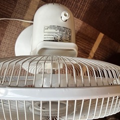 ホワイト 卓上扇風機 3段階風量設定の画像