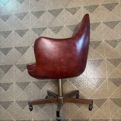 【0円】
回転椅子 肘付き キャスター付 昇降可能の画像