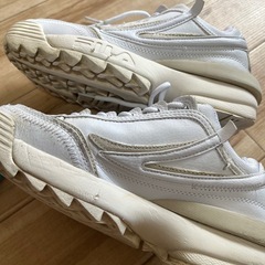 FILA✨SNS人気ソール✨ごつめソール✨男女兼用スニーカー✨の画像