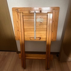 折りたためるテーブルの画像
