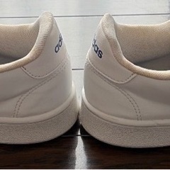 adidas レディース スニーカー 23.5cm ホワイト/ブルー/レッドの画像