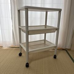 キャスター付き　収納棚　ルンバ下通れます。の画像