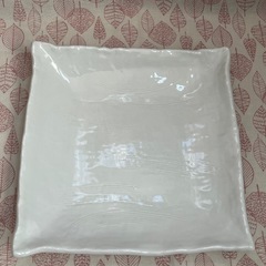 スクエア　大皿　プレート　角皿　ホワイト　陶器　正方形　波模様　25cmの画像