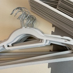 コストコハンガー47本の画像