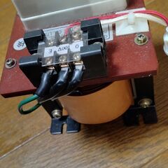絶縁トランス  入出力電圧ともに100V  1000VAの画像