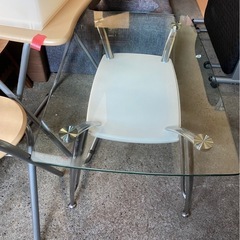 ガラステーブルの画像