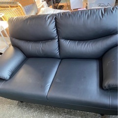 革製　2人掛けソファー黒の画像
