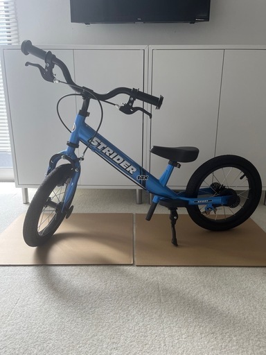 【美品】ストライダー 14x ブルー スタンド 空気入れ付 ストライダー 14x ブルー スタンド 空気入れ付