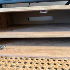 lowya テレビ台　木目　スチール脚　140cm ラタン調TVボードの画像