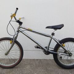 ストリート自転車トライアルＭＯＮＴＹの画像