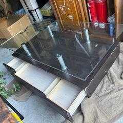 ガラステーブルの画像