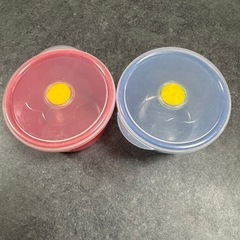 ベビー用品　ミラクルカップとファミリアの離乳食カップ　の画像