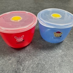 ベビー用品　ミラクルカップとファミリアの離乳食カップ　の画像