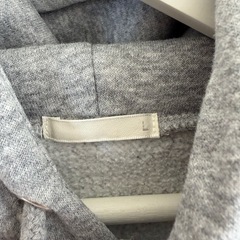 GU パーカーメンズLの画像