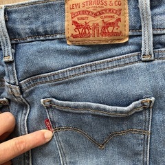 Levi’s 311 SHAPING SKINNY デニム 24の画像
