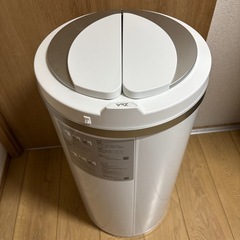 ゴミ箱（蓋故障）の画像