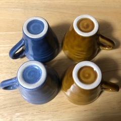 小さなカップ４個の画像