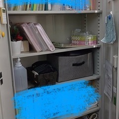 問い合わせ多数のため一旦〆ます
★スチール書庫２本の画像
