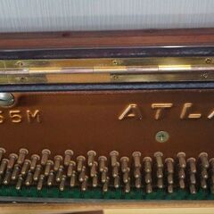 アップライトピアノ　アトラス製の画像