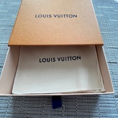 ルイヴィトン　紙袋と箱の画像