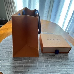ルイヴィトン　紙袋と箱の画像