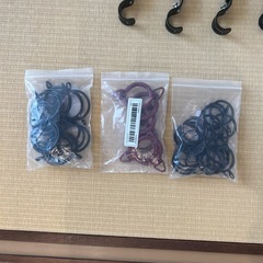 カーテンレール　黒パイプの画像