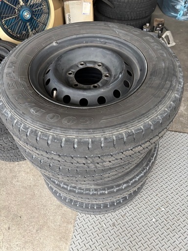ハイエース　タイヤホイールセット