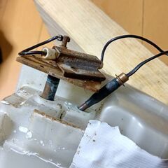 水漏れする便座の画像