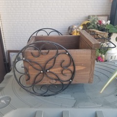 作家様　フラワーワゴン型　ウッドプランターの画像