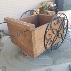 作家様　フラワーワゴン型　ウッドプランターの画像