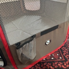 PET SHIFT 折りたたみペットサークルMサイズ　グレー×レッドの画像