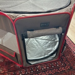 PET SHIFT 折りたたみペットサークルMサイズ　グレー×レッドの画像