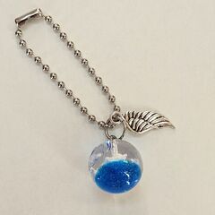 ⊰✿ハンドメイド✿⊱ レジンキーホルダー 一点物 透明ブルーの画像