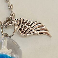 ⊰✿ハンドメイド✿⊱ レジンキーホルダー 一点物 透明ブルーの画像