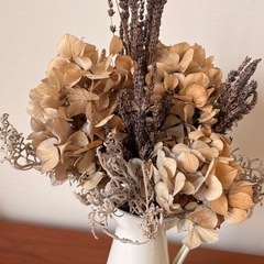 ドライフラワーアレンジ　ラベンダー アジサイ シロタエギクの画像