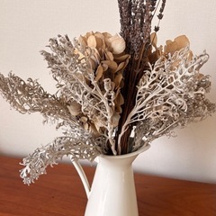 ドライフラワーアレンジ　ラベンダー アジサイ シロタエギクの画像