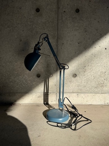 美品】レトロモダンなデスクライト（ブルー） アーム可動式 (エイジ