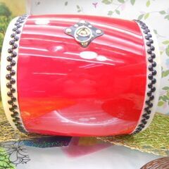 新品未使用12.980円　エイサー小太鼓24cm*31cm 撥付き　高級革の黄牛ですの画像