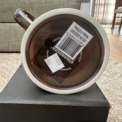 Starbucksのフタ付きメタリックコップの画像
