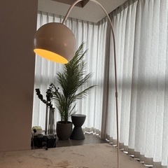 【極美品】【安価でお譲りします‼️】フロアライト　北欧　おしゃれの画像